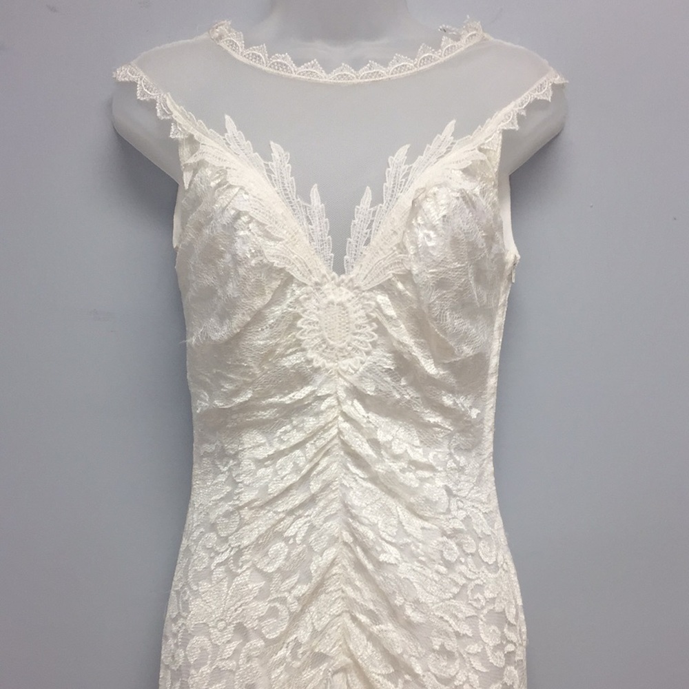 New Leaf by Samir fitted mermaid bead ivory lace deep v 8 10/12